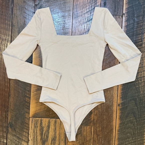Babaton Contour Long Sleeve Bodysuit Women’s XS in Sand Bluff (Aritzia) - Picture 4 of 8